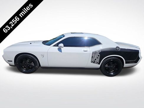Used 2011 Dodge Challenger R/T RWD image 2