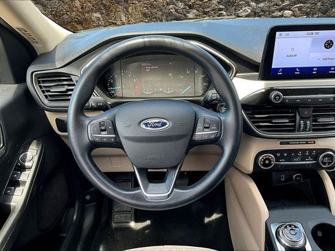 Used 2020 Ford Escape SE image 5
