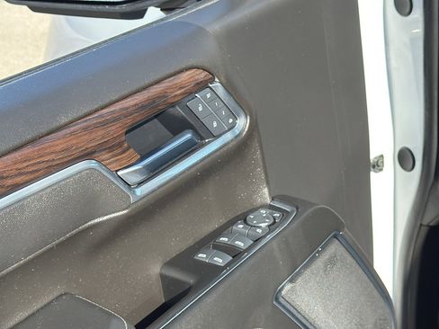 Used 2025 GMC Sierra 1500 SLT image 9