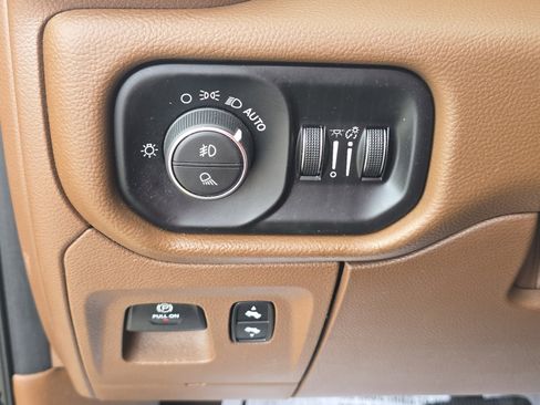 Used 2019 RAM 1500 Laramie RWD image 27