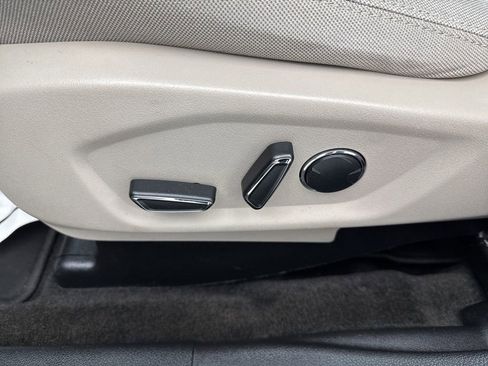 Used 2018 Ford Explorer XLT FWD image 18