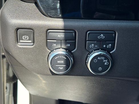 Used 2022 GMC Sierra 1500 SLE w/ Enhanced Capability Package AWD/4WD image 18