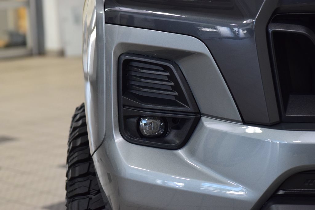 Used 2024 Chevrolet Colorado LT w/ LT Convenience Package III AWD/4WD image 14