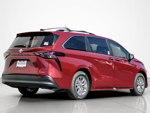 New 2026 Toyota Sienna XLE image 5