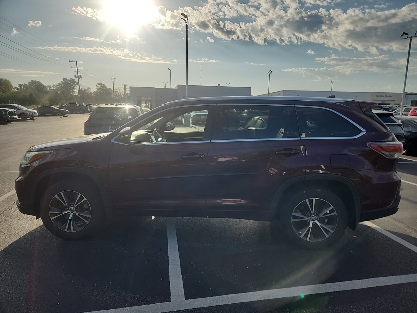 Used 2016 Toyota Highlander XLE AWD/4WD image 3
