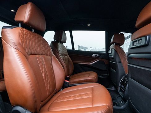 Used 2022 BMW X7 M50i image 14