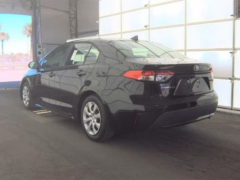 Used 2021 Toyota Corolla LE image 3