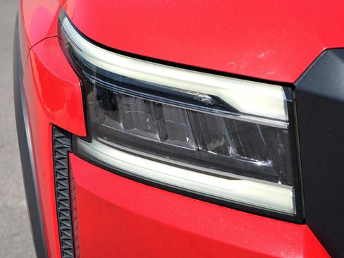 Used 2022 Nissan Frontier Pro-X RWD image 2