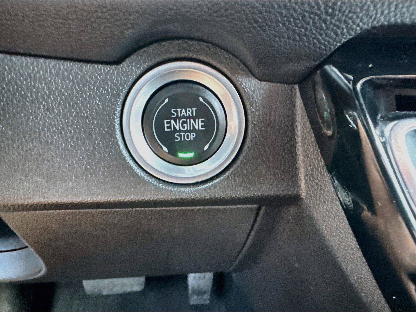 Used 2025 Chevrolet Traverse LT FWD image 19