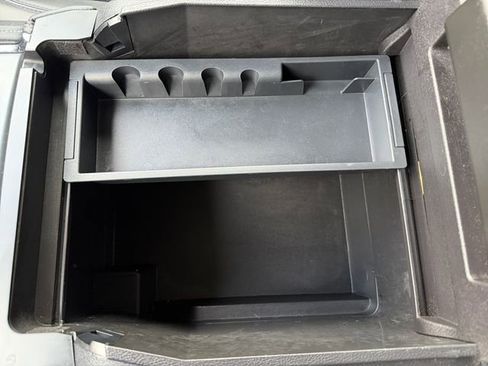 Used 2024 Ford Expedition XLT image 30