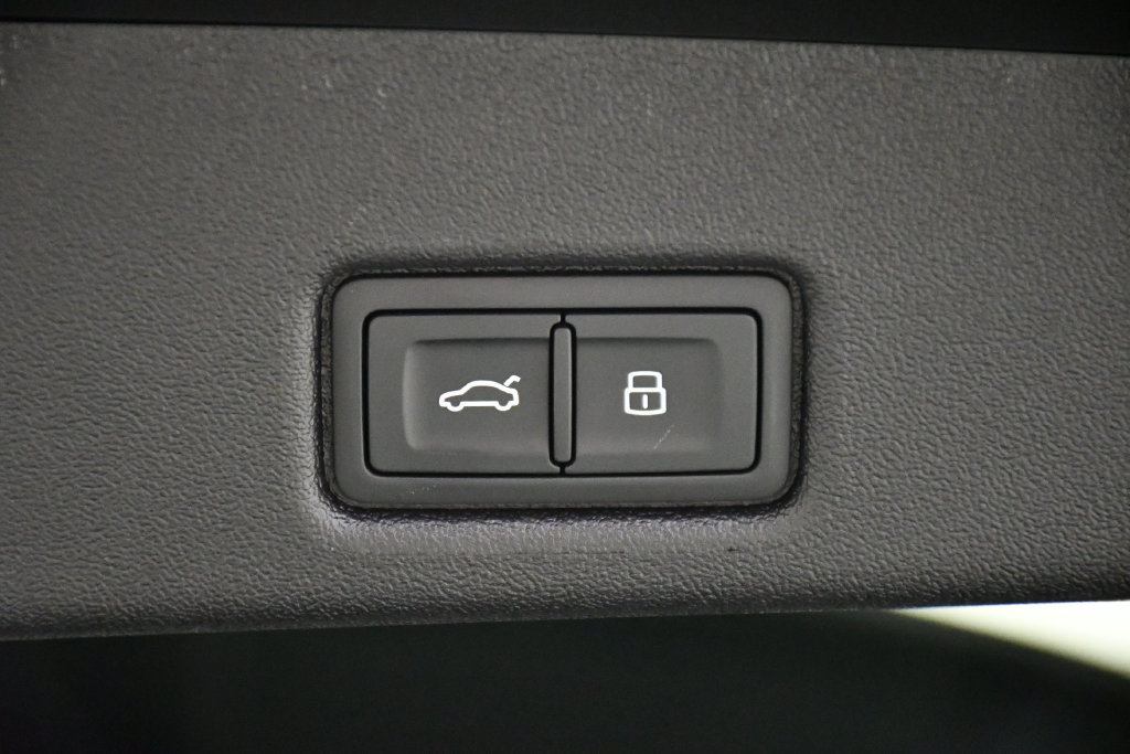 Used 2025 Audi Q5 Premium w/ Convenience Package AWD/4WD image 55