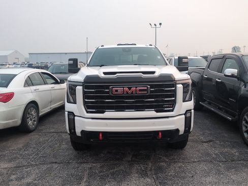 Used 2024 GMC Sierra 2500 AT4 w/ Technology Package AWD/4WD image 2