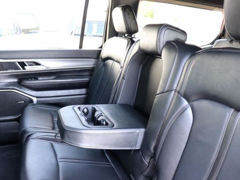 Used 2025 Jeep Wagoneer Series II w/ 8-Passenger Seating Package AWD/4WD image 26