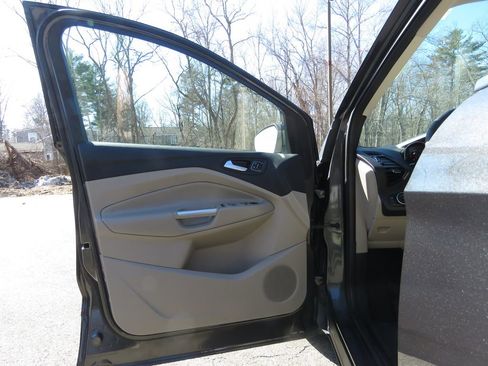 Used 2019 Ford Escape Titanium image 9