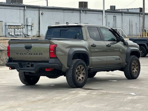 Certified 2025 Toyota Tacoma 4x4 Double Cab Hybrid image 6