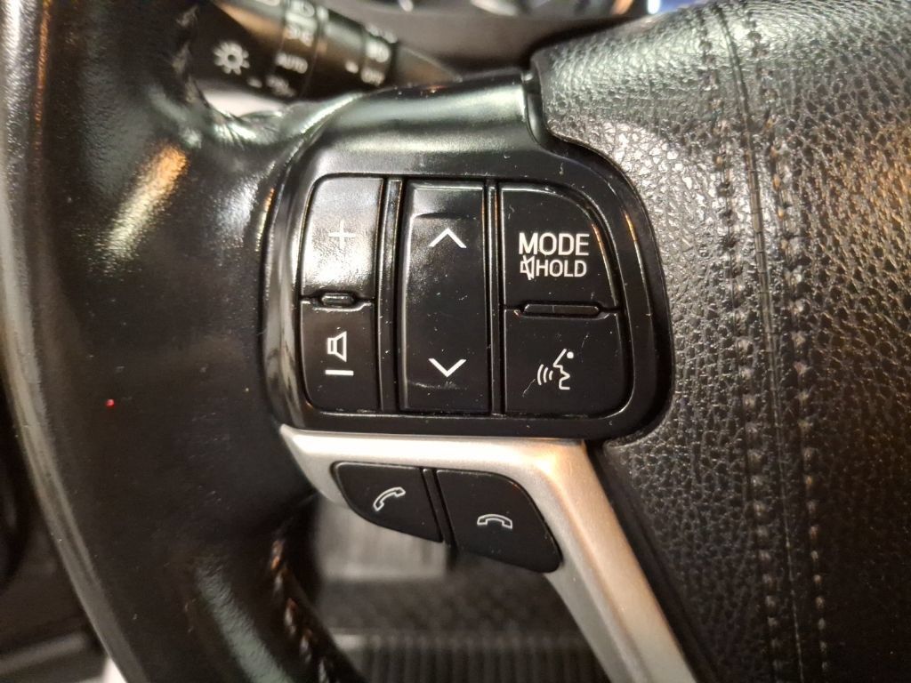Used 2018 Toyota Highlander SE AWD/4WD image 19