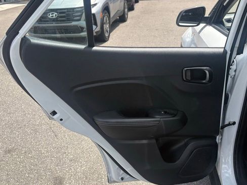 Used 2023 Hyundai Venue Limited FWD image 12