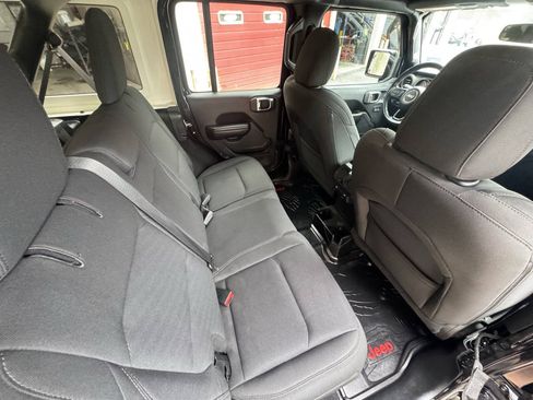 Used 2018 Jeep Wrangler Unlimited Sport S AWD/4WD image 22