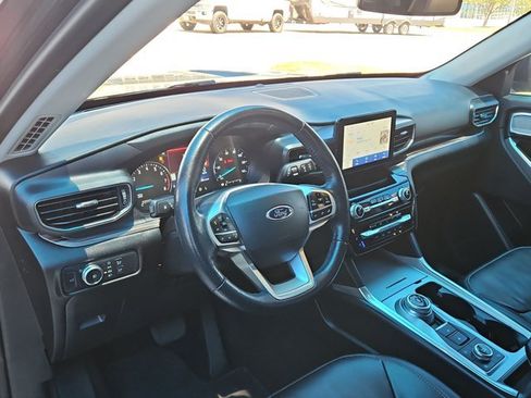 Used 2022 Ford Explorer Limited w/ Equipment Group 301A AWD/4WD image 10