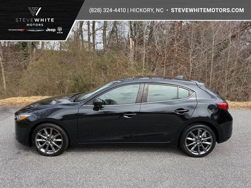 Used 2018 MAZDA MAZDA3 Touring image 1