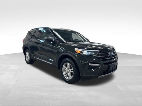 Used 2023 Ford Explorer XLT w/ Equipment Group 202A AWD/4WD image 32