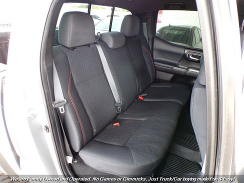 Used 2020 Toyota Tacoma TRD Off-Road image 24