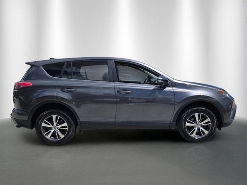 Used 2018 Toyota RAV4 XLE FWD image 2