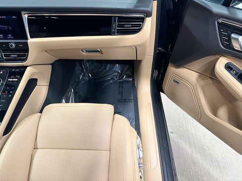 Certified 2026 Porsche Macan image 18