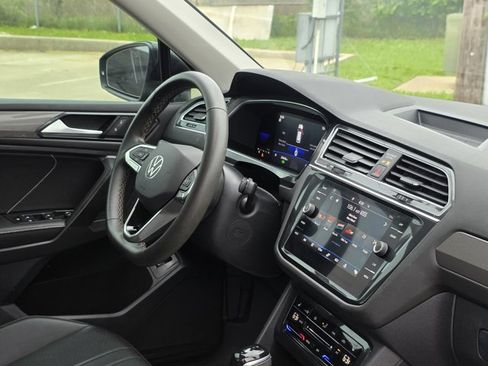 Used 2022 Volkswagen Tiguan SE image 6