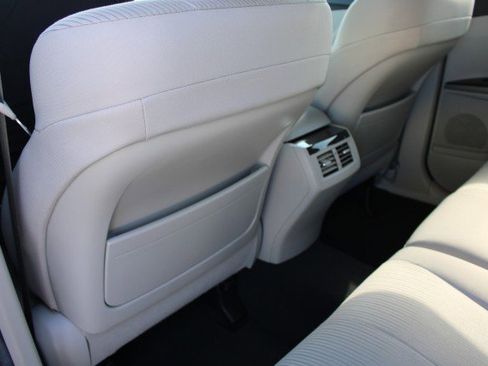 Used 2014 Toyota Venza LE w/ LE Convenience Package FWD image 21