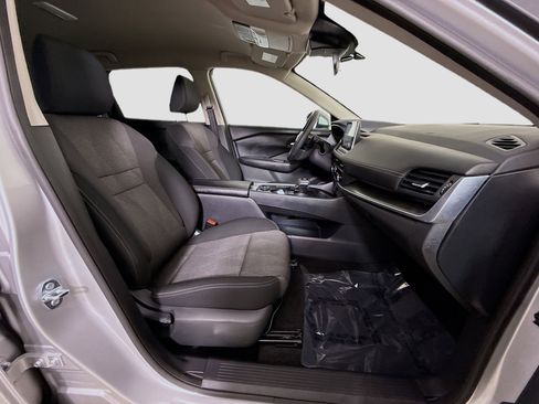 Used 2025 Nissan Rogue SV image 30