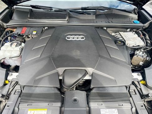 Used 2021 Audi Q8 Prestige w/ Prestige Package image 33