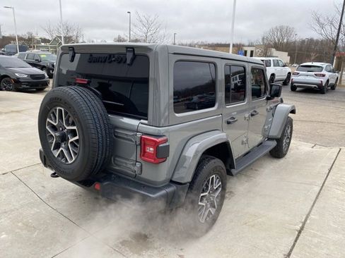 Used 2021 Jeep Wrangler Unlimited Sahara w/ Cold Weather Group image 3