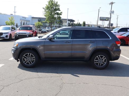 Used 2019 Jeep Grand Cherokee Laredo w/ Laredo X Package RWD image 7