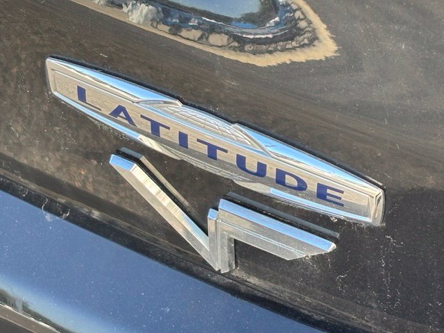 Used 2017 Jeep Compass Latitude w/ Popular Equipment Group AWD/4WD image 5