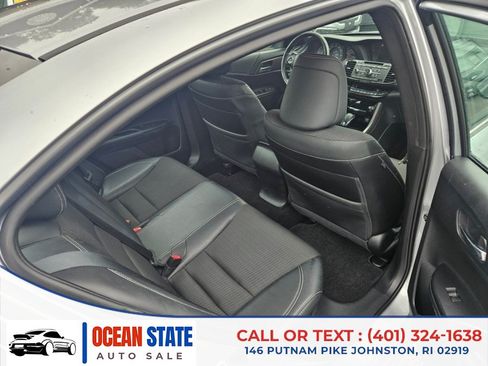 Used 2017 Honda Accord Sport image 11