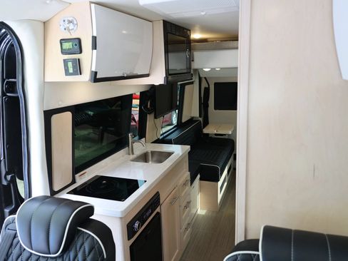 Used 2021 Mercedes-Benz Sprinter 3500 image 61
