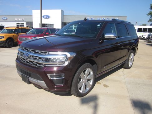 Used 2024 Ford Expedition Platinum AWD/4WD image 3