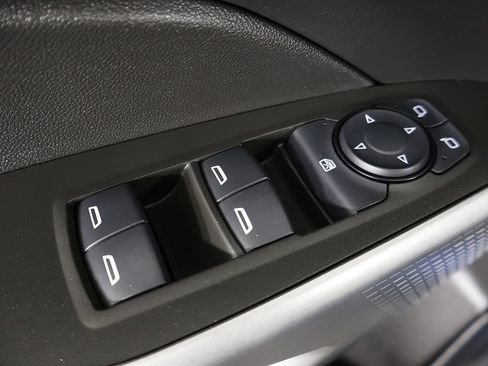 Used 2024 Chevrolet Trax RS w/ Sunroof Package FWD image 38