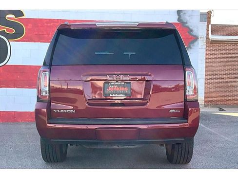 Used 2017 GMC Yukon SLT w/ HD Trailering Package AWD/4WD image 4