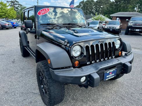 Used 2013 Jeep Wrangler Unlimited Sahara AWD/4WD image 7