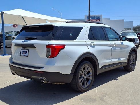 Used 2024 Ford Explorer XLT w/ Equipment Group 202A RWD image 8