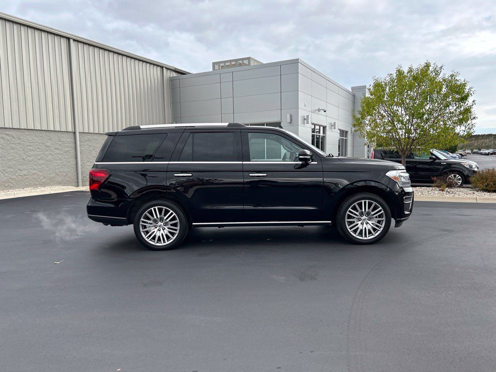 Used 2024 Ford Expedition Limited AWD/4WD image 5