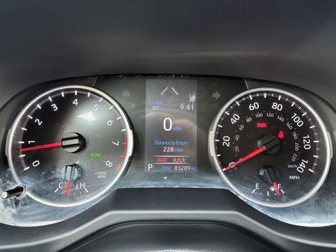 Used 2021 Toyota RAV4 XLE AWD/4WD image 32