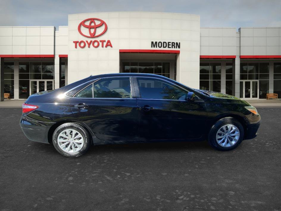 Used 2017 Toyota Camry LE FWD image 4