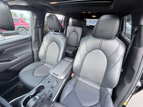 Used 2025 Toyota Highlander XSE AWD/4WD image 39