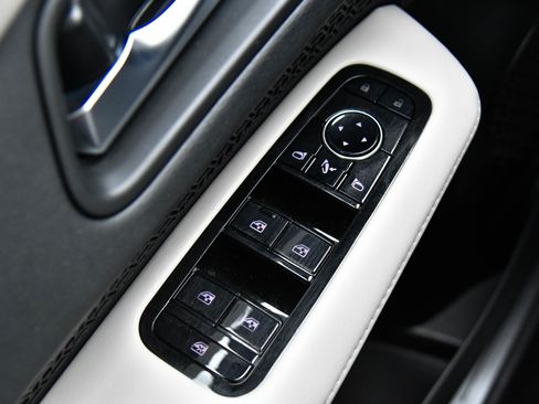 Used 2024 Nissan Ariya AWD image 37