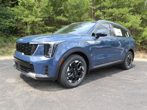 New 2025 Kia Sorento S FWD image 1