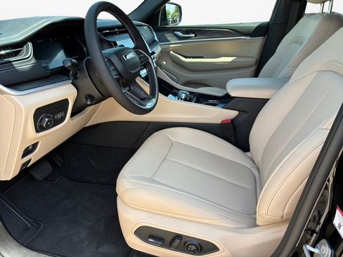 New 2026 Jeep Grand Cherokee L Limited image 19