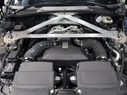 Used 2023 Aston Martin V8 Vantage Coupe RWD image 36